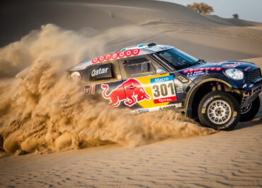 Dakar Car Injures Lots of Spectators